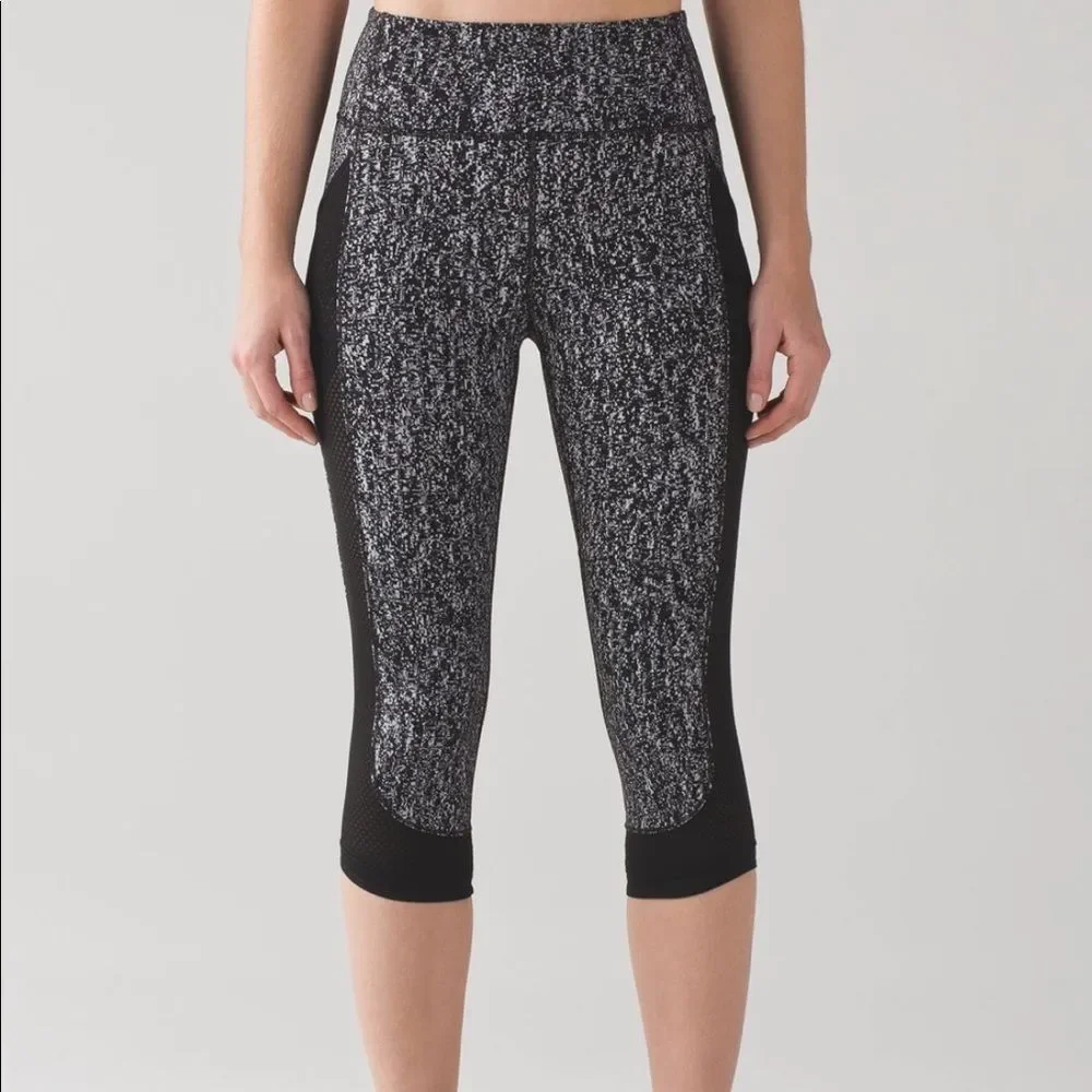 Lululemon Hi-Rise Fit Physique Crop Leggings Size 4